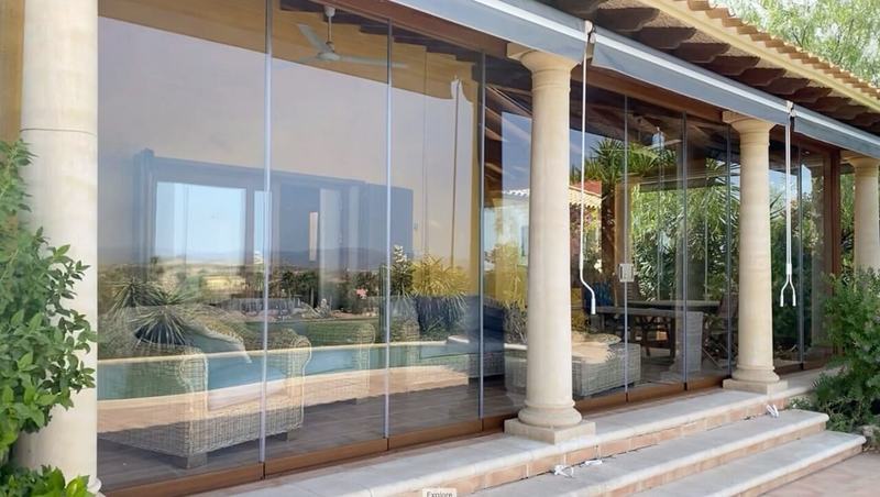 Преимущества безрамного остекления и стратегии его продаж